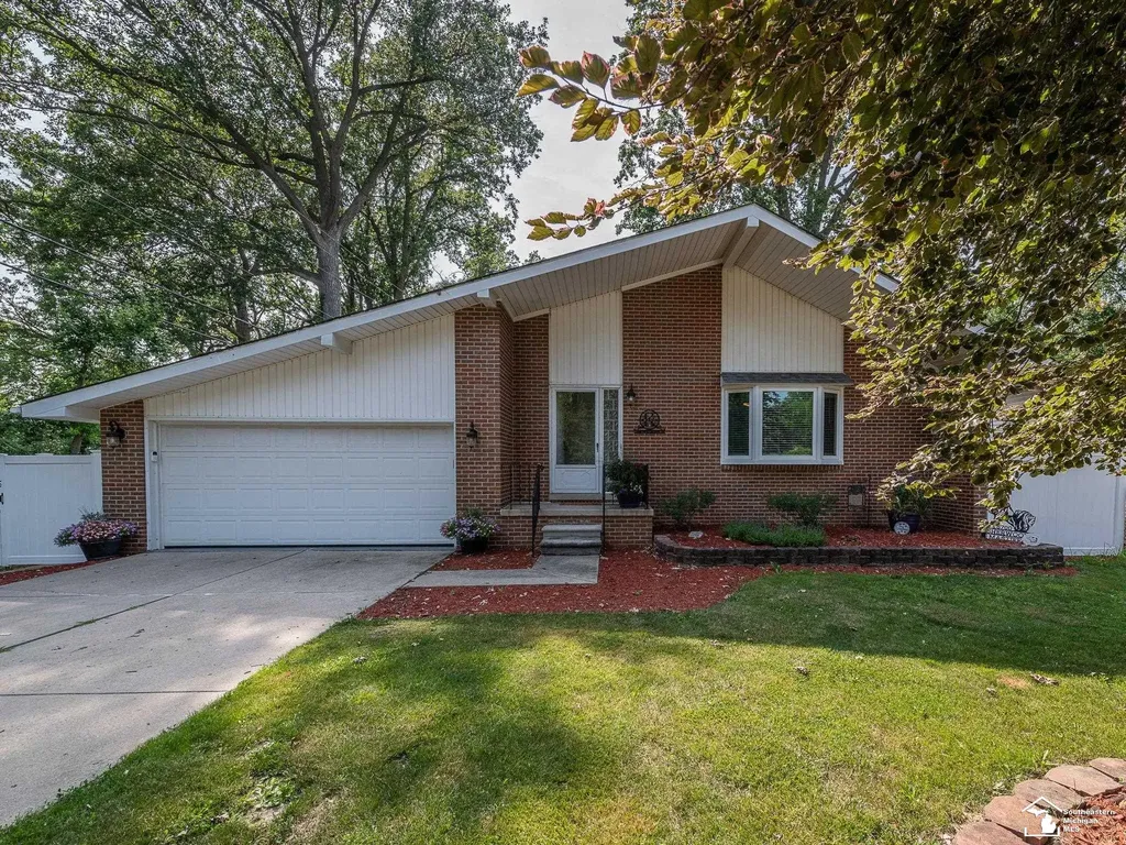 24860 Woodland Drive Brownstown Charter Township MI 48134