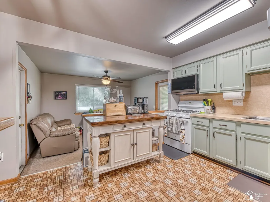 24860 Woodland Drive Brownstown Charter Township MI 48134