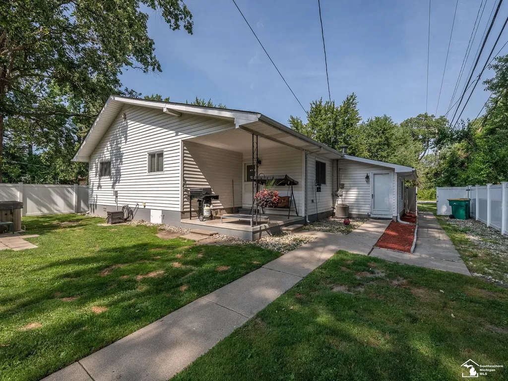 24860 Woodland Drive Brownstown Charter Township MI 48134