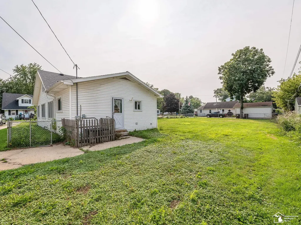 3278 Maplewood Street Frenchtown Township MI 48162