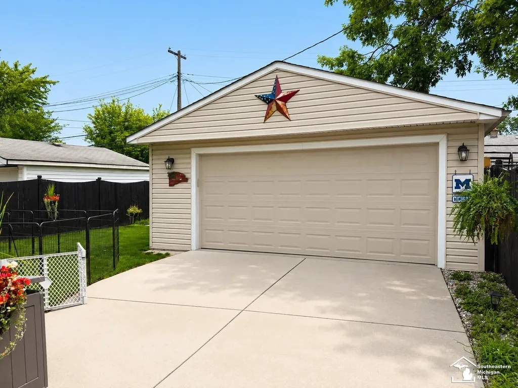 1099 Cora Street Wyandotte City MI 48192
