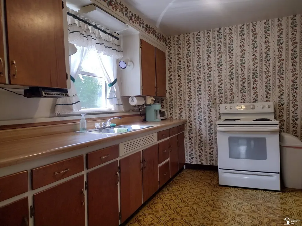 1115 Cherry Street Unknown City MI 48182