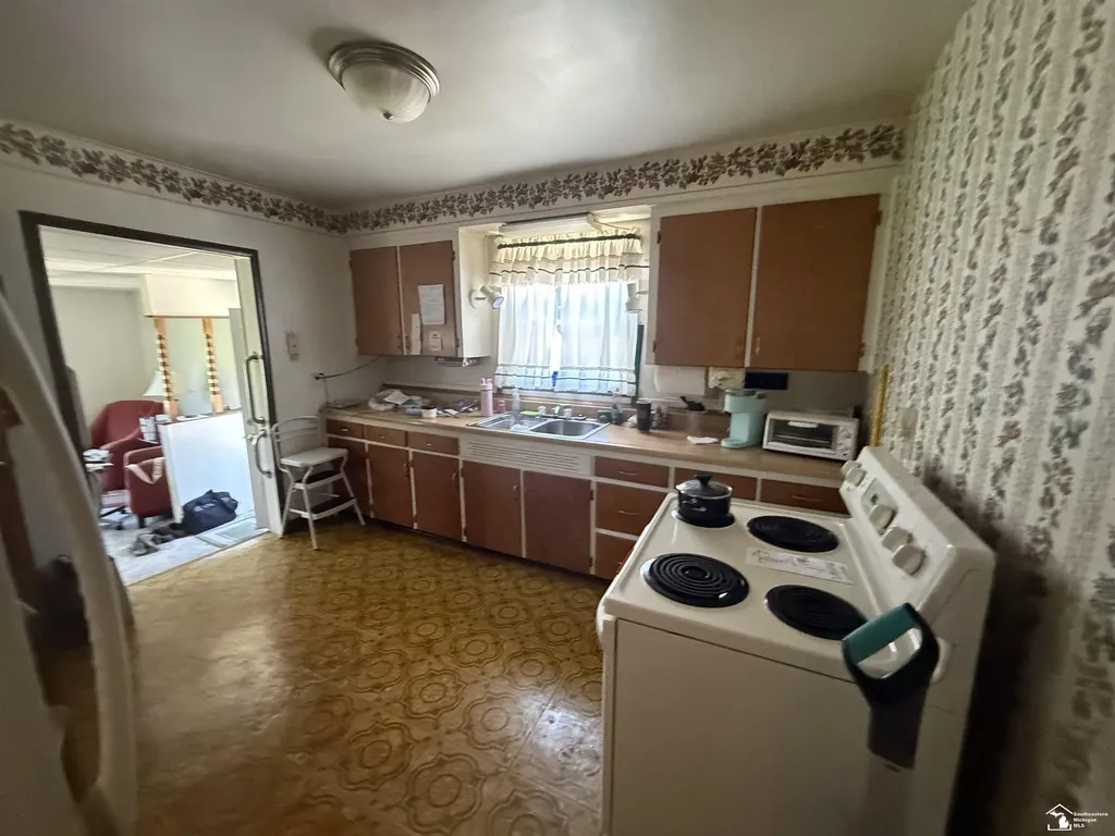 1115 Cherry Street Unknown City MI 48182