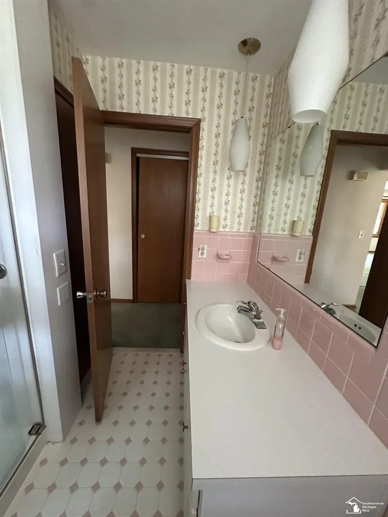 53 Calvin Street Frenchtown Township MI 48162