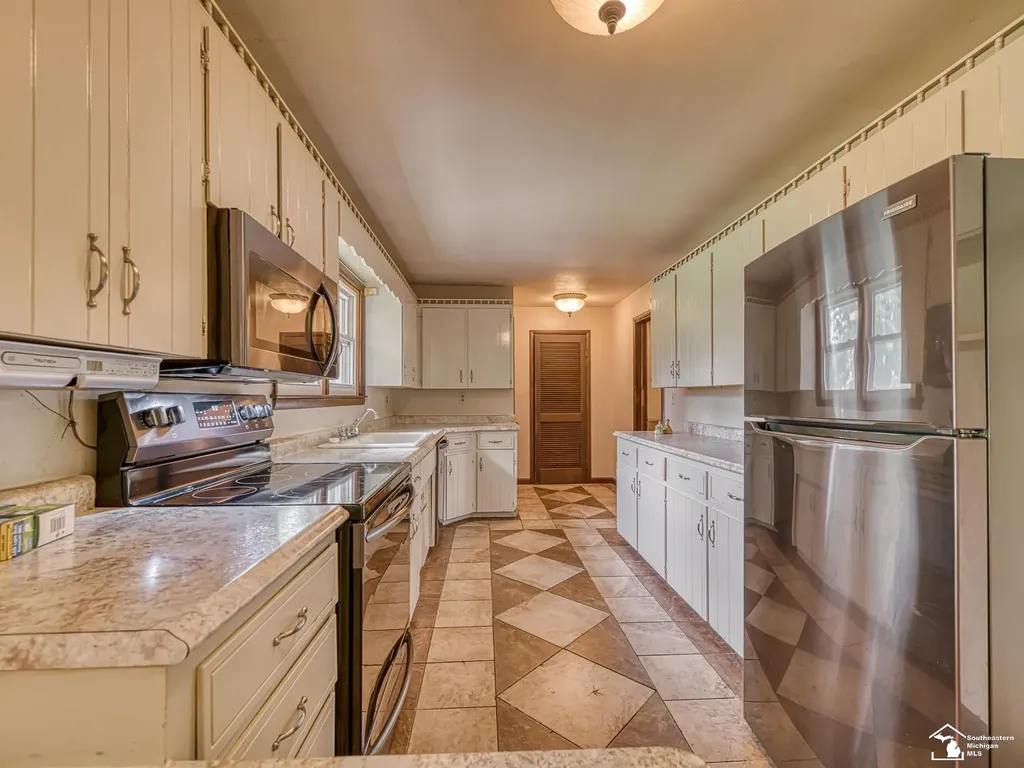 1810 Whipple Street Ash Township MI 48117