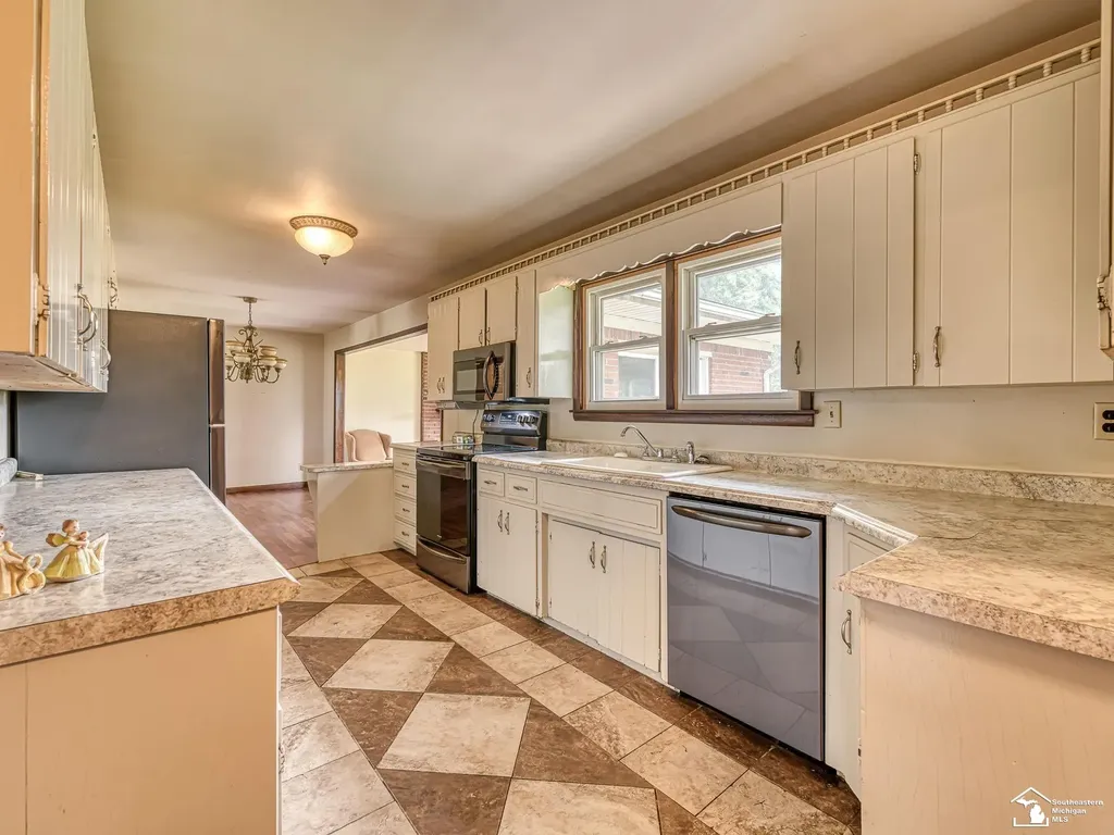 1810 Whipple Street Ash Township MI 48117
