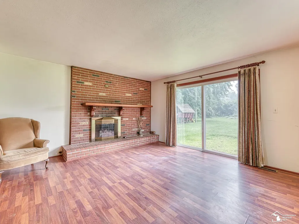 1810 Whipple Street Ash Township MI 48117