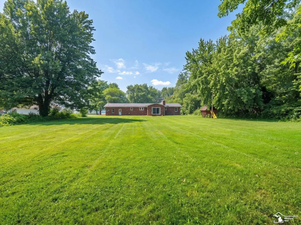1810 Whipple Street Ash Township MI 48117