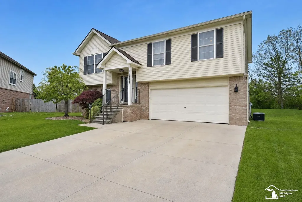 29229 Hunter Court Brownstown Charter Township MI 48183