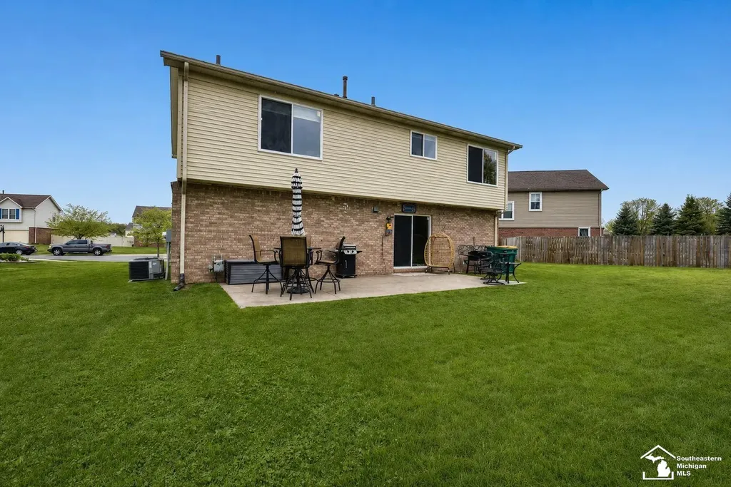 29229 Hunter Court Brownstown Charter Township MI 48183