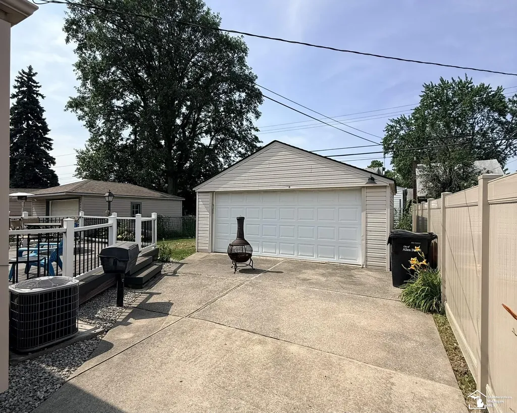14601 Arlington Street Allen Park City MI 48101