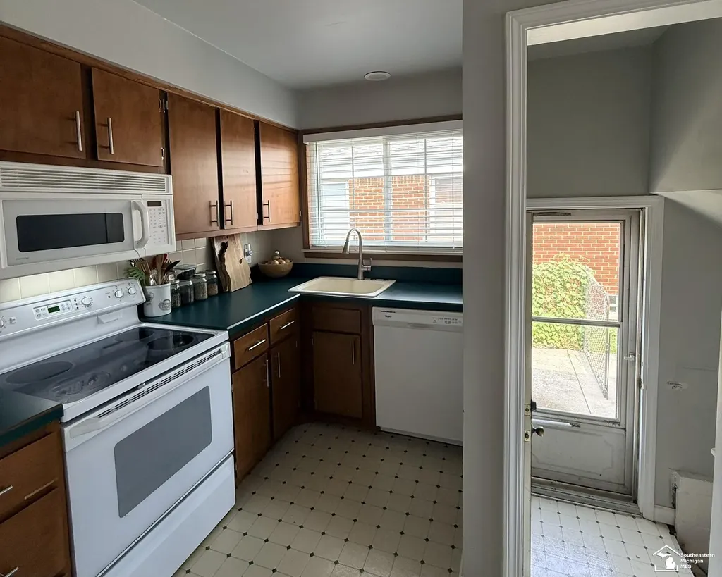 14601 Arlington Street Allen Park City MI 48101