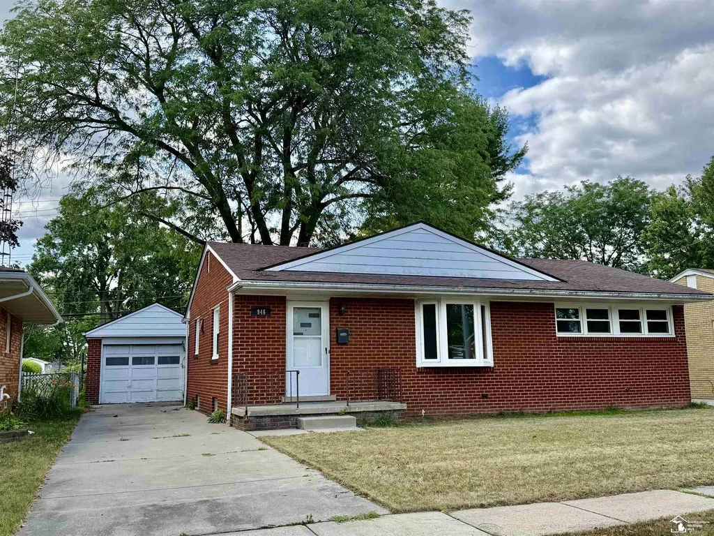 946 Western Avenue Monroe City MI 48161
