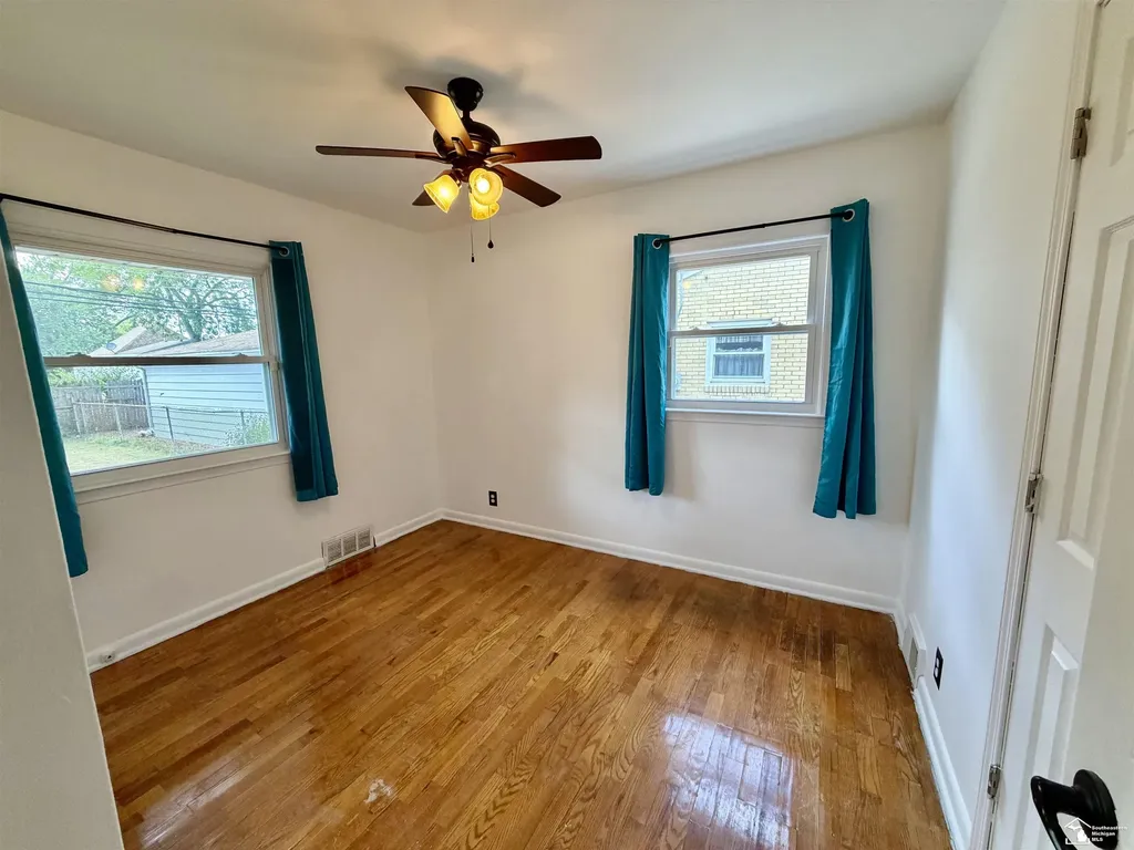 946 Western Avenue Monroe City MI 48161