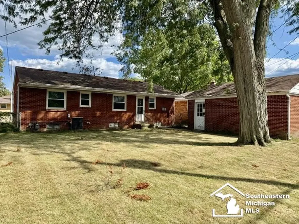 946 Western Avenue Monroe City MI 48161