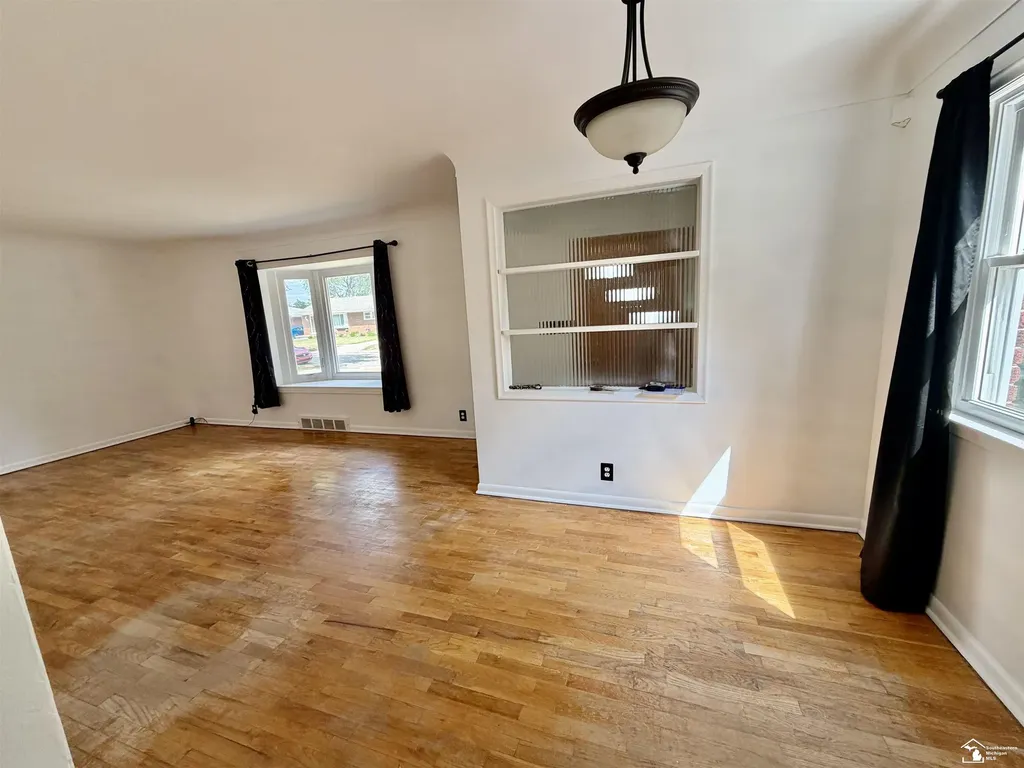 946 Western Avenue Monroe City MI 48161