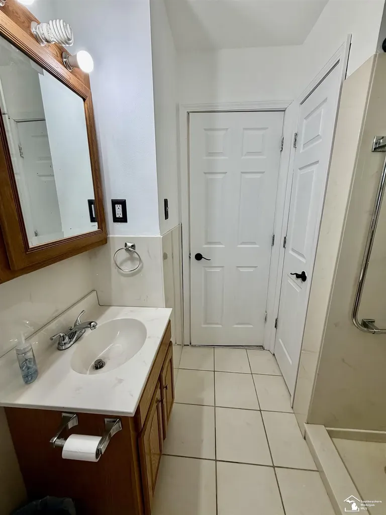946 Western Avenue Monroe City MI 48161