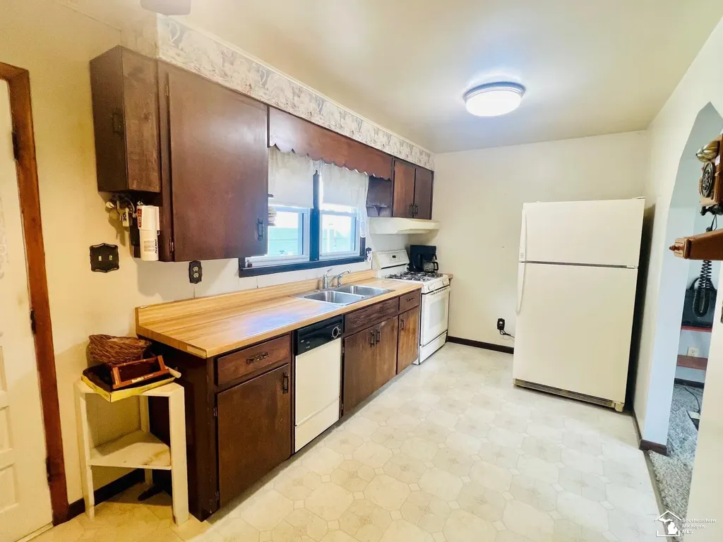 15801 Virginia Court Monroe Charter Township MI 48161