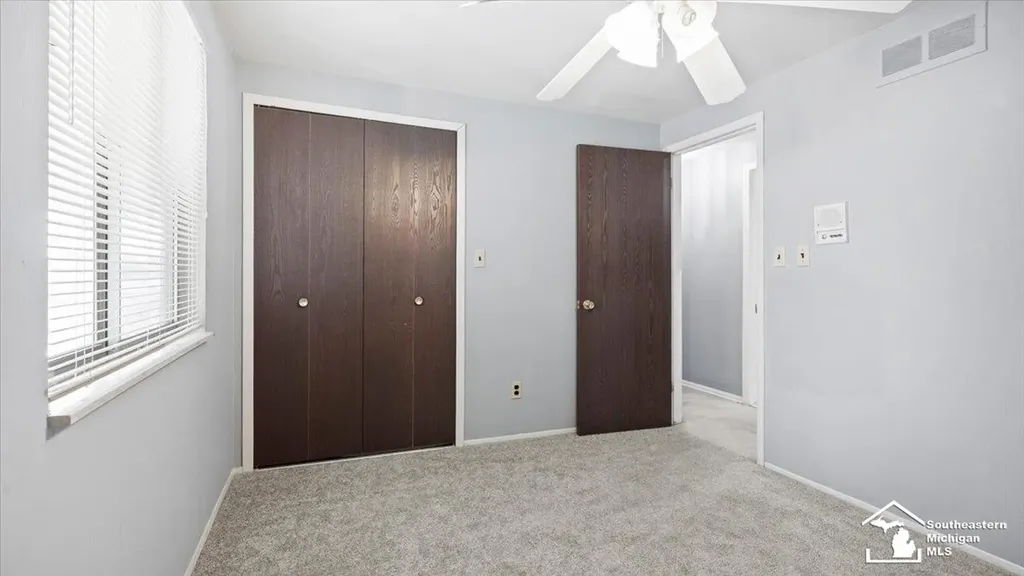 32750 Barclay Square Warren City MI 48093
