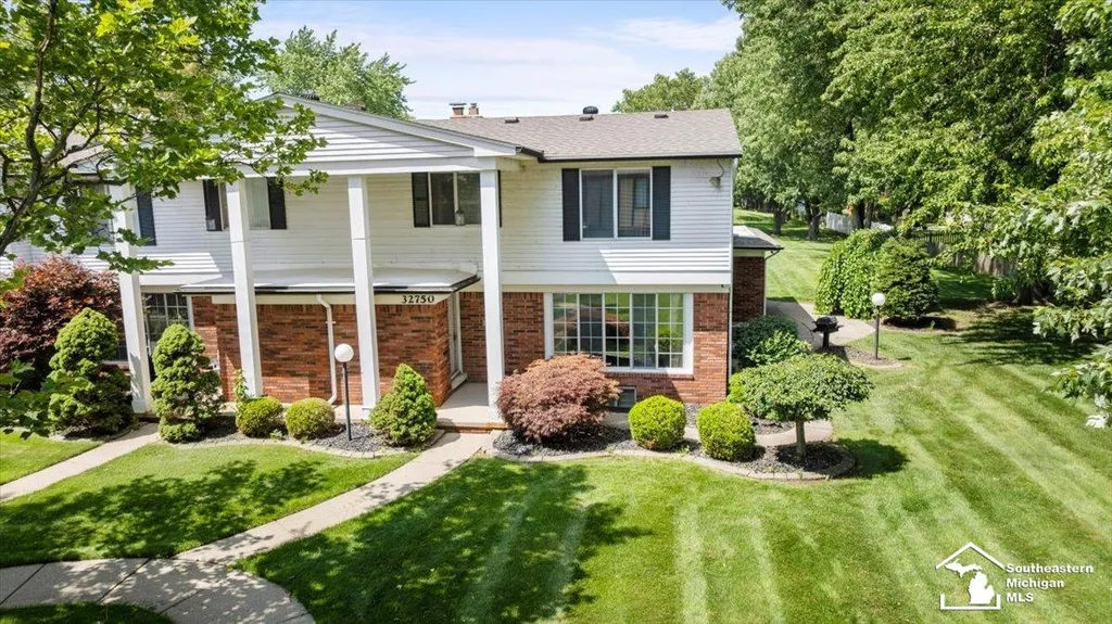 32750 Barclay Square Warren City MI 48093