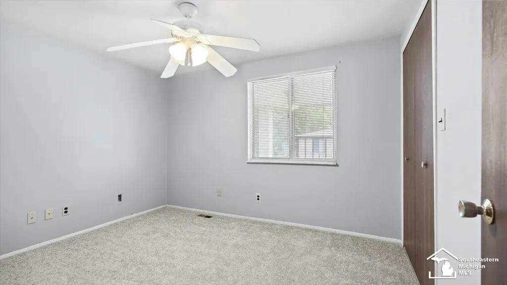 32750 Barclay Square Warren City MI 48093