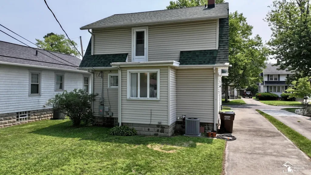 615 Borgess Avenue Monroe City MI 48162