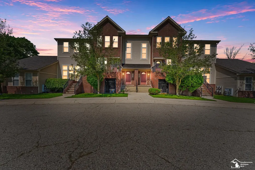 1346 Hillcrest Drive Waterford Charter Township MI 48327