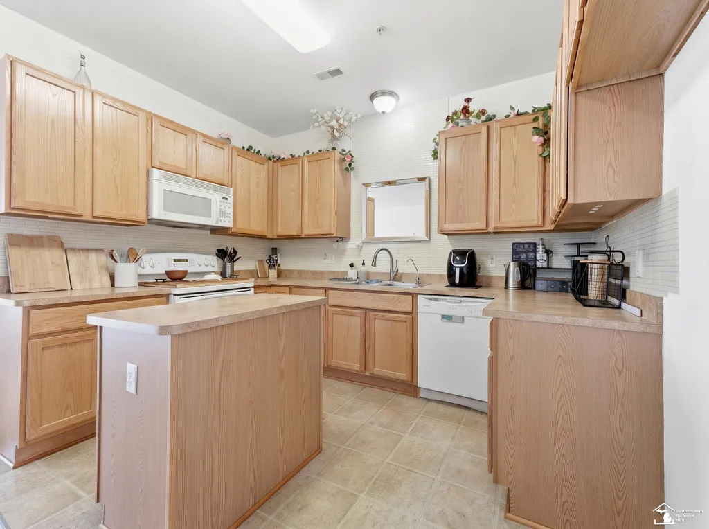 1346 Hillcrest Drive Waterford Charter Township MI 48327
