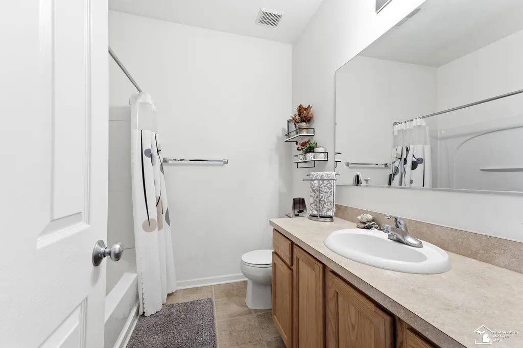 1346 Hillcrest Drive Waterford Charter Township MI 48327
