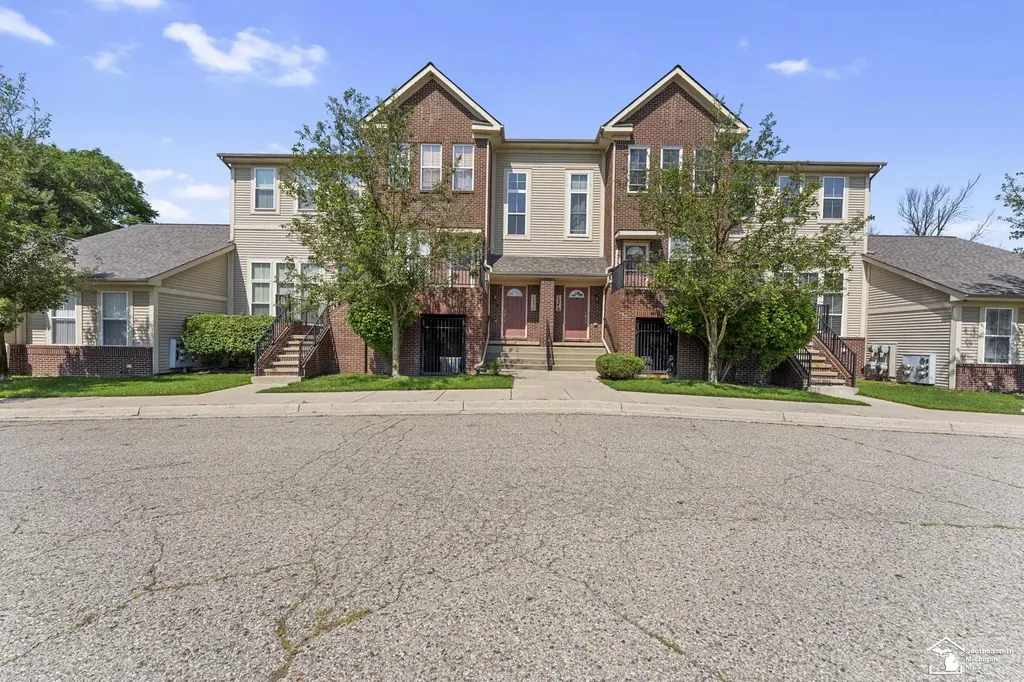 1346 Hillcrest Drive Waterford Charter Township MI 48327