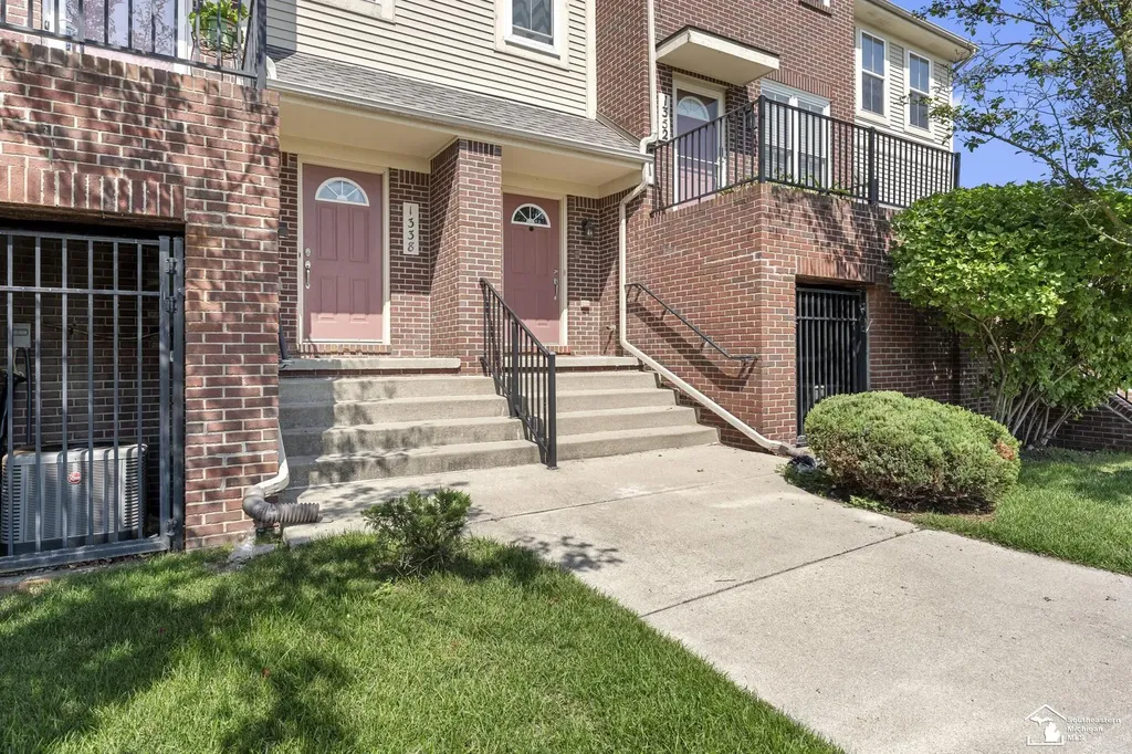 1346 Hillcrest Drive Waterford Charter Township MI 48327