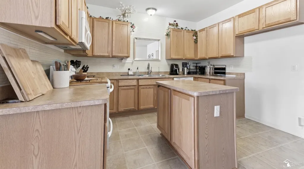 1346 Hillcrest Drive Waterford Charter Township MI 48327