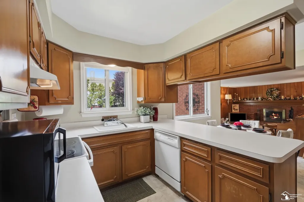 14216 Balsam Street Southgate City MI 48195