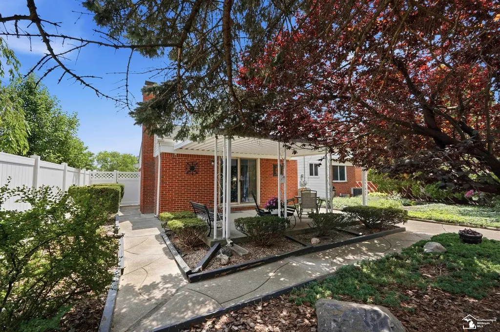 14216 Balsam Street Southgate City MI 48195