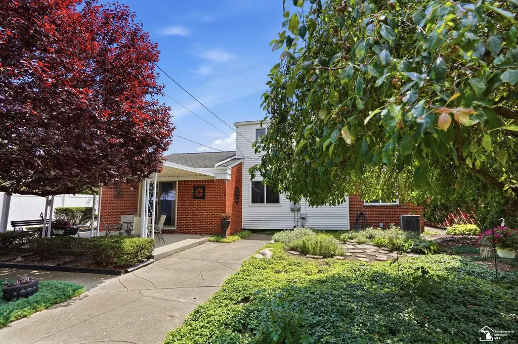 14216 Balsam Street Southgate City MI 48195