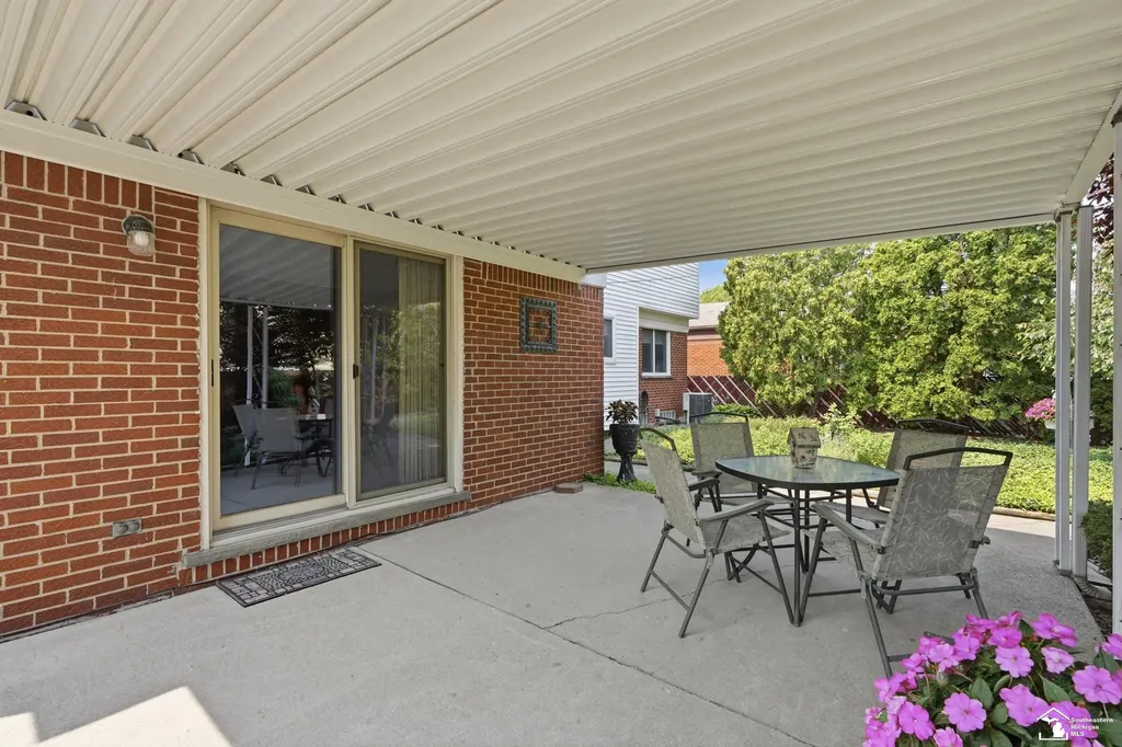 14216 Balsam Street Southgate City MI 48195