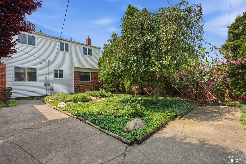 14216 Balsam Street Southgate City MI 48195