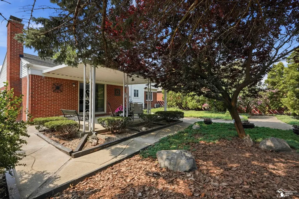 14216 Balsam Street Southgate City MI 48195