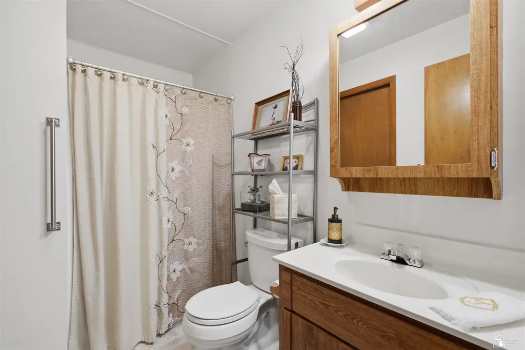 14216 Balsam Street Southgate City MI 48195