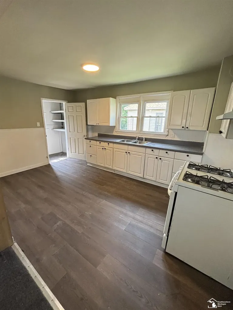 251 Beechwood Street River Rouge City MI 48218