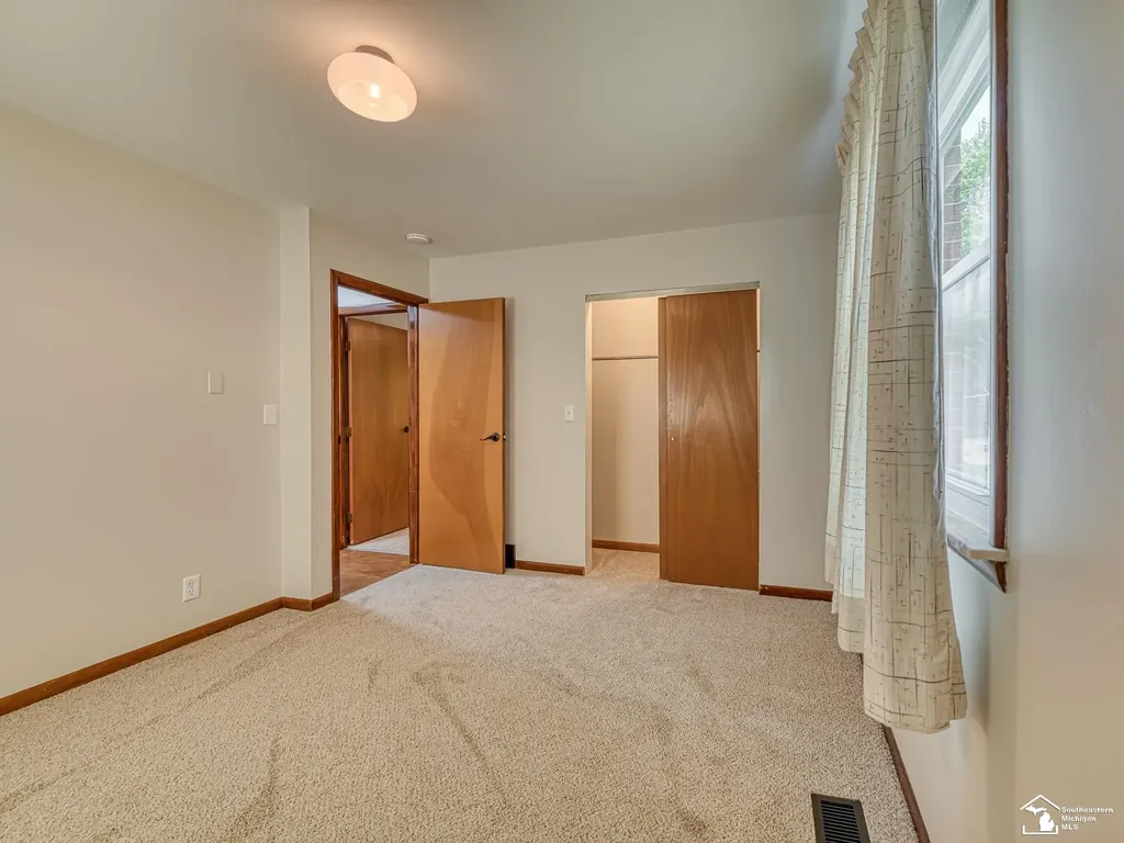 240 Ypsilanti Street Dundee Village MI 48131