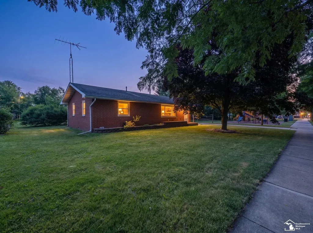 240 Ypsilanti Street Dundee Village MI 48131