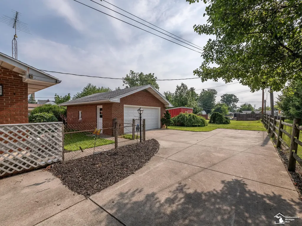 240 Ypsilanti Street Dundee Village MI 48131