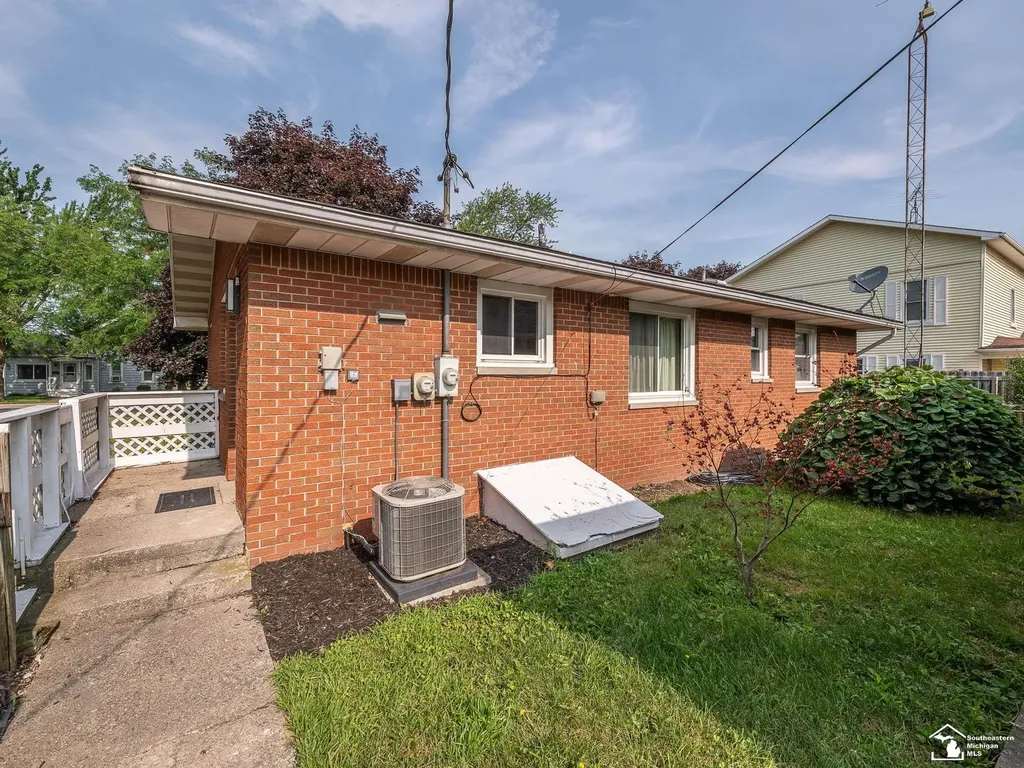 240 Ypsilanti Street Dundee Village MI 48131