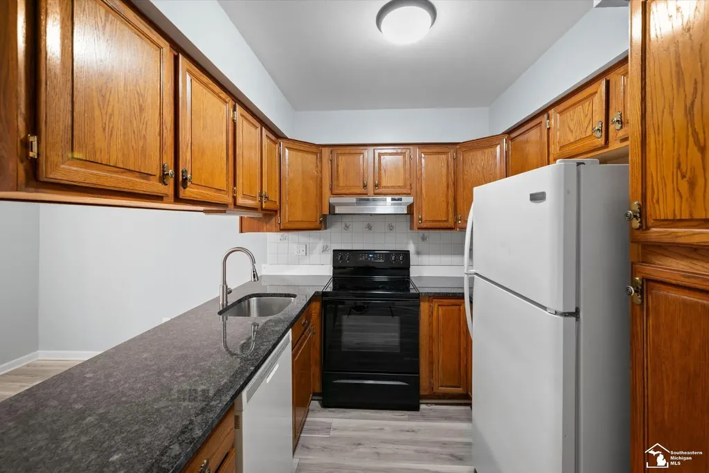 17400 Rudgate Street Southgate City MI 48195