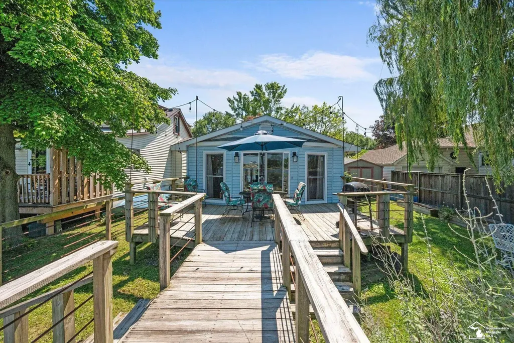 5557 Frey Avenue Berlin Charter Township MI 48166
