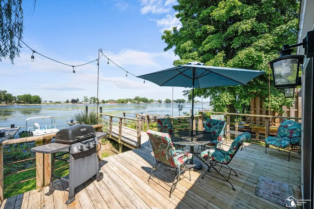 5557 Frey Avenue Berlin Charter Township MI 48166