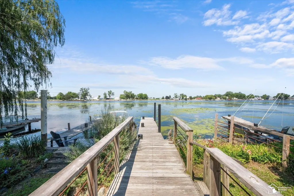 5557 Frey Avenue Berlin Charter Township MI 48166