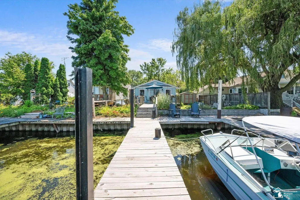 5557 Frey Avenue Berlin Charter Township MI 48166