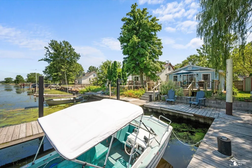 5557 Frey Avenue Berlin Charter Township MI 48166